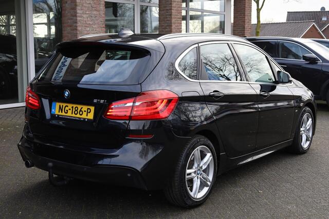 BMW 2-SERIE Active Tourer 218i Centennial High Executive M-Sport TREKHAAK-AFN LEER HUD STOELVERW. CRUISE CLIMA NAP NAVI PDC 17''LMV