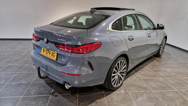 BMW 2-SERIE Gran Coupé 220i High Executive Edition | Panoramadak | Leder | Adaptieve cruise control | Head-Up | Trekhaak |