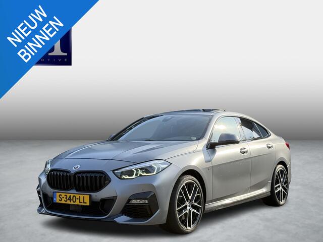 BMW 2-SERIE Gran Coupé 220i M-SPORT| BOMVOL! | HARMAN KARDON| PANO| FROZEN GREY| STOEL+ STUURVERWARMING| DEALER OH. | ORIGINEEL NEDERLANDS| KUIPSTOELEN| LEER | 19 INCH!