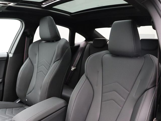 BMW 2-SERIE Gran Coupé 220 M Sportpakket Pro | Panoramadak | Harman Kardon | Parkeercamera | 18"