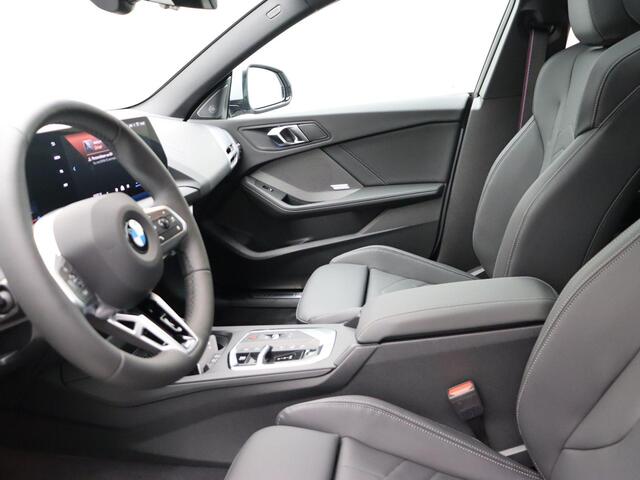 BMW 2-SERIE Gran Coupé 220 M Sportpakket Pro | Panoramadak | Harman Kardon | Parkeercamera | 18"