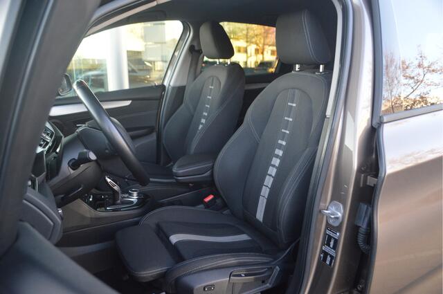 BMW 2-SERIE Active Tourer 220i Executive Automaat / Sportstoelen / LED / Cruise Control / PDC / Elek. achterklep / Navigatie