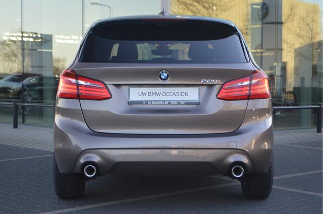 BMW 2-SERIE Active Tourer 220i Executive Automaat / Sportstoelen / LED / Cruise Control / PDC / Elek. achterklep / Navigatie