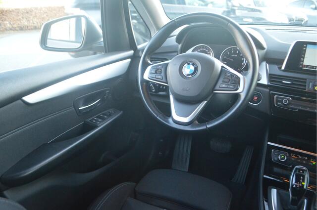 BMW 2-SERIE Active Tourer 220i Executive Automaat / Sportstoelen / LED / Cruise Control / PDC / Elek. achterklep / Navigatie