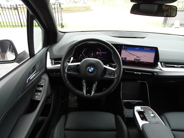 BMW 2-SERIE 218i Active Tourer M Sportpakket Sportstoelen Adaptief M-onderstel Parkeerhulpsysteem 18''LM Velgen