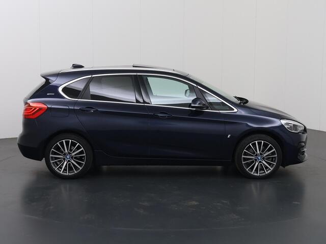 BMW 2-SERIE Active Tourer 225xe iPerformance High Executive | HUD | Lederen Interieur | Groot Navigatie | DAB | Camera | Stoelverwarming | Panoramadak | Harman/Kardon | BMW LED | Ele. kofferdeksel |