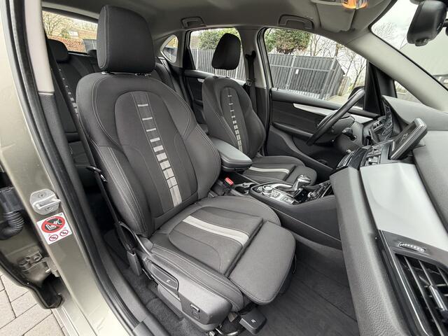 BMW 2-SERIE Active Tourer 220i Executive | Adaptive Cruise | Keyless | Sportstoelen | Trekhaak afn. |