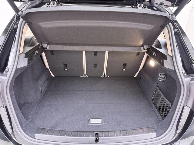 BMW 2-SERIE Active Tourer 218i Pano | Trekhaak | Camera | NAP