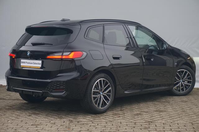 BMW 2-SERIE Active Tourer 218i M Sport | Trekhaak / Panoramadak / Driving Assistant / Comfort Access / Stoel & Stuurwielverwarming
