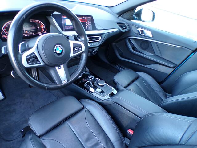 BMW 2-SERIE Gran Coupé 220i Business Edition Plus, Carplay + Android Auto / Full LED. / Elektr. Schuifdak / Camera + Sensoren / Keyless / 18'' LMV