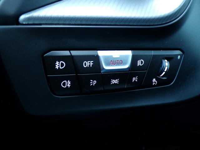 BMW 2-SERIE Gran Coupé 220i Business Edition Plus, Carplay + Android Auto / Full LED. / Elektr. Schuifdak / Camera + Sensoren / Keyless / 18'' LMV