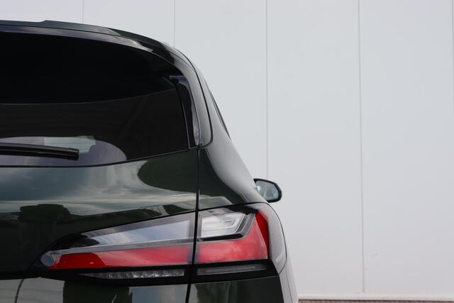 BMW 2-SERIE Active Tourer 225e xDrive | M Sportpakket / Trekhaak / Driving Assistant Professional / Head-up / Rondomzicht camera / Elektrische Stoelen met Memory & Massafunctie / Harman Kardon / 19 Inch