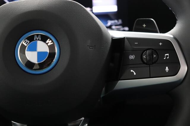 BMW 2-SERIE Active Tourer 225e xDrive | M Sportpakket | Harman-Kardon | Trekhaak | elektrisch glazen panorama-dak |