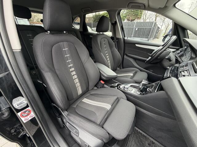 BMW 2-SERIE Active Tourer 218i High Executive | Sportstoelen | Navigatie | Stoelverwarming