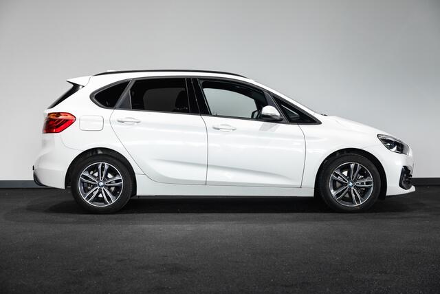 BMW 2-SERIE Active Tourer 218i High Exec. Ed. | HUD | Trekhaak | Leder |