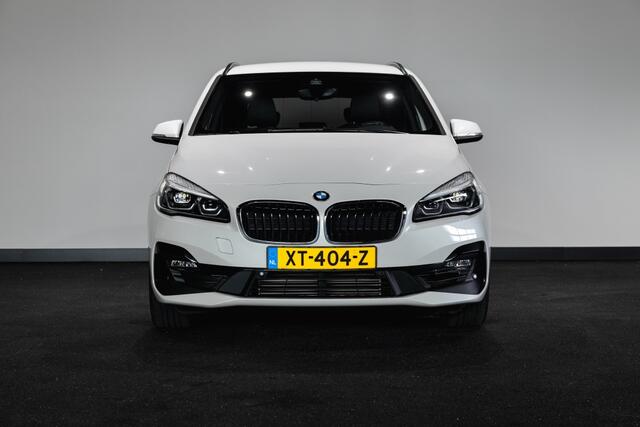 BMW 2-SERIE Active Tourer 218i High Exec. Ed. | HUD | Trekhaak | Leder |