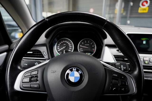BMW 2-SERIE Active Tourer 225xe iP Executive / PDC / Stoelverwarming / LED / Elek Klep
