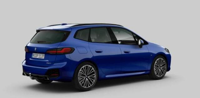 BMW 2-SERIE Active Tourer 220i M Sport - Trekhaak - Panoramadak - Driving Assistant Professional - Head up - Harman Kardon - Sportstoelen - INNOVATION PACK - Elektrisch verwarmde voorstoelen - Getinte Ruiten -