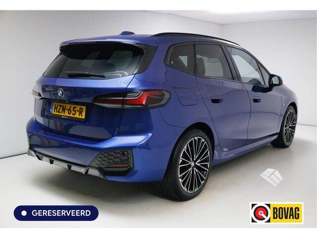 BMW 2-SERIE Active Tourer 218i M-Sport automaat | 19 inch Individual Panoramadak | Harman Kardon | HUD Adaptive cruise, 360 Camera, PDC V+A, El.verstelbare stoel met geheugen, Elektrische achterklep, Keyless