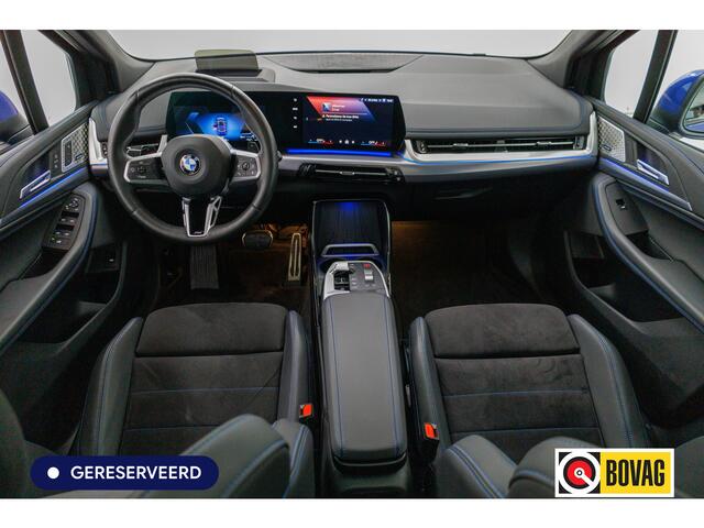 BMW 2-SERIE Active Tourer 218i M-Sport automaat | 19 inch Individual Panoramadak | Harman Kardon | HUD Adaptive cruise, 360 Camera, PDC V+A, El.verstelbare stoel met geheugen, Elektrische achterklep, Keyless
