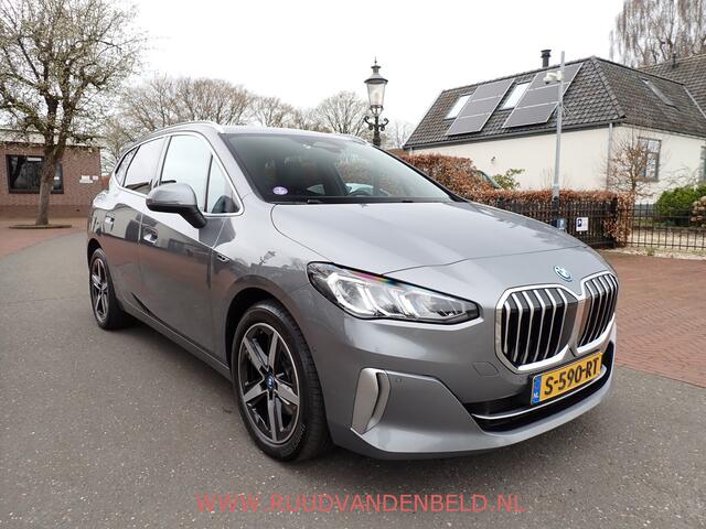 BMW 2-SERIE Active Tourer 225e xDrive SCHUIFDAK / TREKHAAK / CARPLAY / CRUISE / LEER/ NAVI
