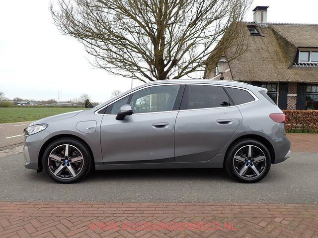 BMW 2-SERIE Active Tourer 225e xDrive SCHUIFDAK / TREKHAAK / CARPLAY / CRUISE / LEER/ NAVI