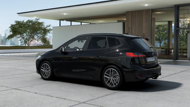BMW 2-SERIE Active Tourer 225e xDrive M Sport Automaat / Trekhaak / Sportstoelen / Adaptieve LED / Head-Up / M Adaptief onderstel / Parking Assistant Plus / Comfort Access