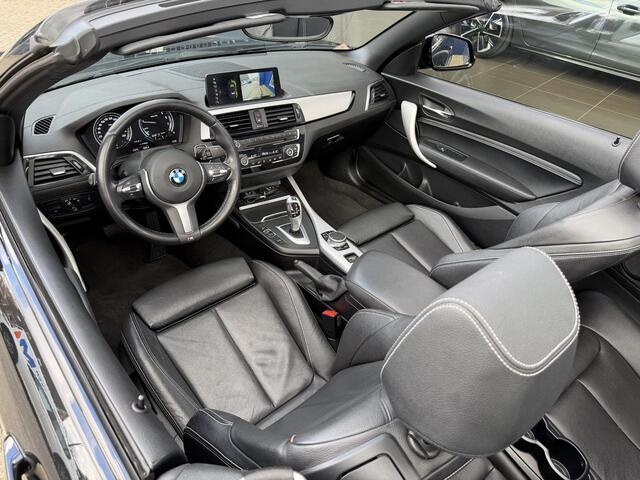 BMW 2-SERIE Cabrio 218i High Executive Edition | 136PK | M Sport Pakket | Leder Sportstoelen | LED Verlichting | Stoelverwarming | Groot Navigatie | Afneembare trekhaak | Camera | 18 Inch Lichtmetaal |