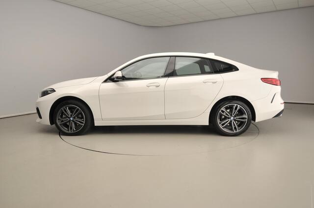 BMW 2-SERIE Gran Coupe 218i | LED | Navigatie | Sportstoelen | Trekhaak | DAB | Hifi speakers | Alu 17 inch