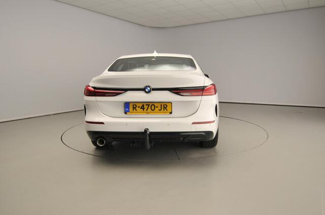 BMW 2-SERIE Gran Coupe 218i | LED | Navigatie | Sportstoelen | Trekhaak | DAB | Hifi speakers | Alu 17 inch