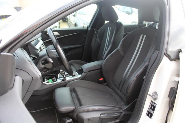 BMW 2-SERIE Gran Coupé 218i Executive Edition//Stoelverwarming//LED//Carplay!!