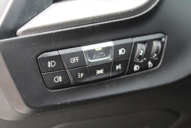 BMW 2-SERIE Gran Coupé 218i Executive Edition//Stoelverwarming//LED//Carplay!!