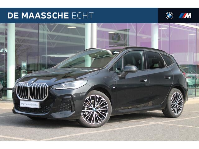 BMW 2-SERIE Active Tourer 225e xDrive Automaat / Panoramadak / Trekhaak / Adaptief M Onderstel / Sportstoelen / Stoelverwarming / Parking Assistant Plus / Head-Up / Adaptieve LED