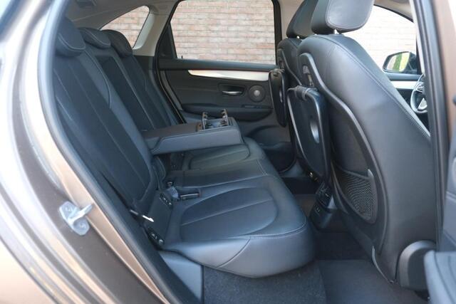 BMW 2-SERIE Active Tourer 225xe iPerformance High Executive | SOH 87% | Navi | App Connect | Panoramadak | Keyless | Harman Kardon | Elektrische Achterklep | Camera