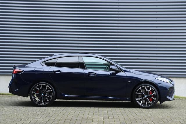 BMW 2-SERIE Gran Coupé 220 | M Sportpakket Pro | Panodak | Head-Up | Harman Kardon | Driving Assistant Plus | Elektr. Stoelen | Parking Assistant Plus | 19'' LMV | Ekris Selection