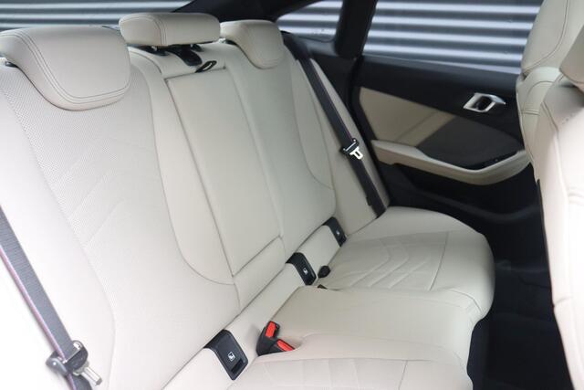 BMW 2-SERIE Gran Coupé 220 | M Sportpakket Pro | Panodak | Head-Up | Harman Kardon | Driving Assistant Plus | Elektr. Stoelen | Parking Assistant Plus | 19'' LMV | Ekris Selection