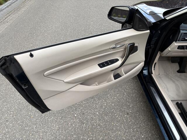 BMW 2-SERIE Cabrio 220i High Executive / AUTOMAAT / NAVI / HARMAN KARDON / LEER / LUXURY / 1E EIGENAAR
