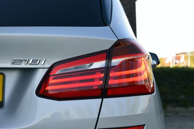 BMW 2-SERIE Active Tourer 218i M-sport Rijklaarprijs-Garantie Leder/Stof sport interieur Navigatie Led Camera Trekhaak