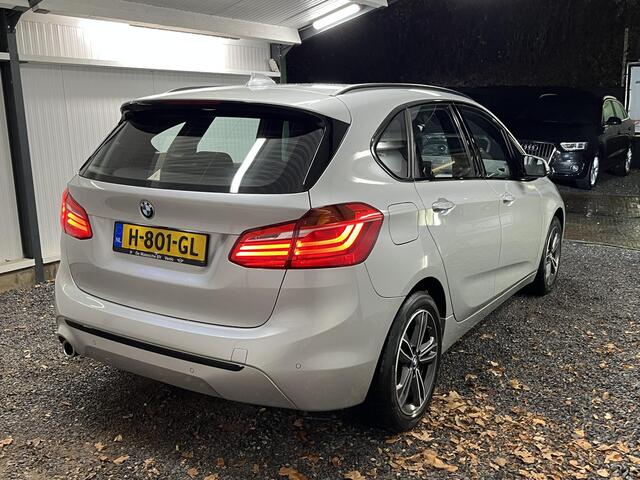BMW 2-SERIE Active Tourer 218i High Exe Edit. AUT. NL AUTO SPORTPAKK LEDER NAVI LED CAM DAB AFN.TREKH
