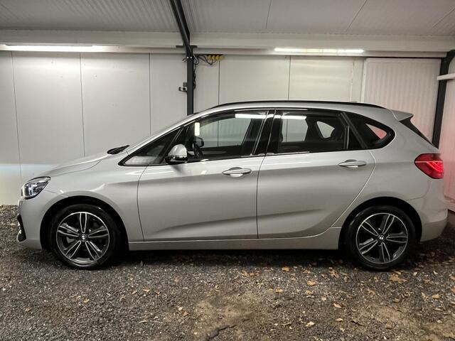 BMW 2-SERIE Active Tourer 218i High Exe Edit. AUT. NL AUTO SPORTPAKK LEDER NAVI LED CAM DAB AFN.TREKH