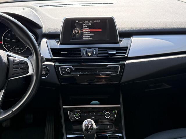 BMW 2-SERIE Active Tourer 216i Centennial Executive , NL-Auto, Navigatie, Climate Control, Cruise Control, Parkeersensoren, Lichtmetalen velgen, Regen - licht sensor