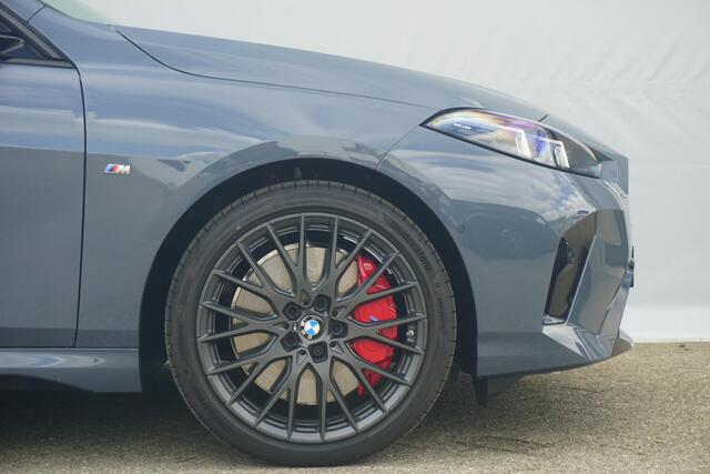 BMW 2-SERIE Gran Coupé 220 | M Sportpakket Pro | Harman Kardon | Panoramadak | Stoel- en stuurwielverwarming