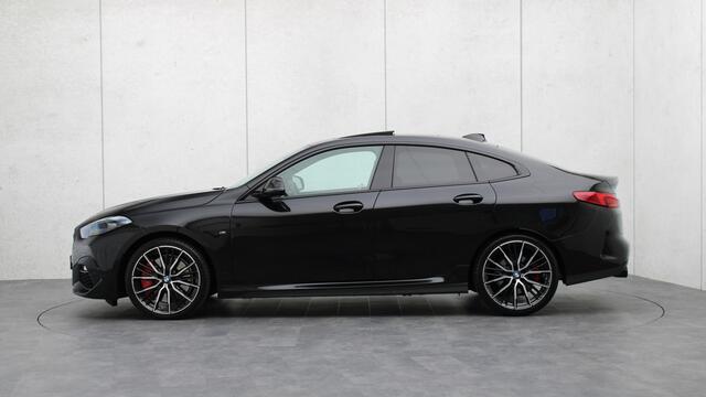 BMW 2-SERIE Gran Coupé 220i M-Sport | Head-up | Panoramadak | Harman/Kardon | Comfort Access | Trekhaak