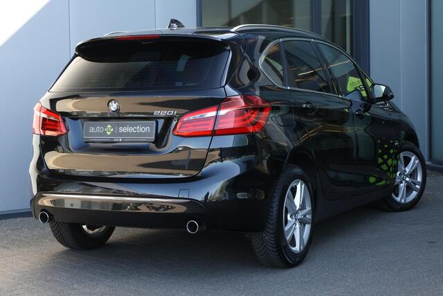 BMW 2-SERIE Active Tourer 220i High Executive / Headup / Sportstoelen