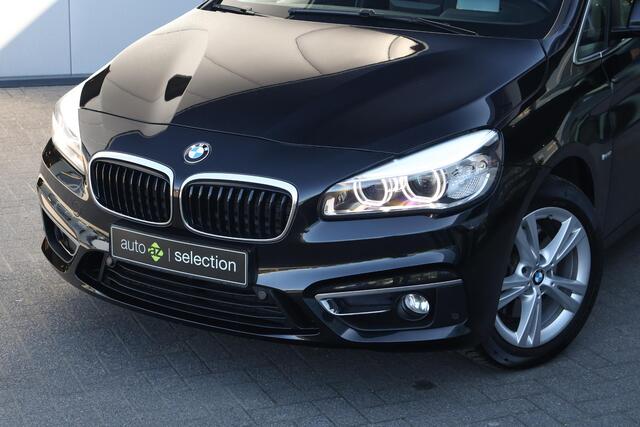BMW 2-SERIE Active Tourer 220i High Executive / Headup / Sportstoelen