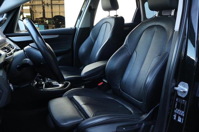 BMW 2-SERIE Active Tourer 220i High Executive / Headup / Sportstoelen