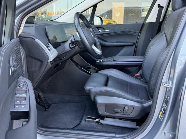 BMW 2-SERIE Active Tourer 225e xDrive | Pano | Luxery | HUD | Innovation pack | Live cockpit pro | Driving Assistant Plus -Cruise control adaptief met stop&go, file assistent-grootlichtassistent-rijstrooksensor- Interesse in een bezichtiging of proefrit, bel of app m