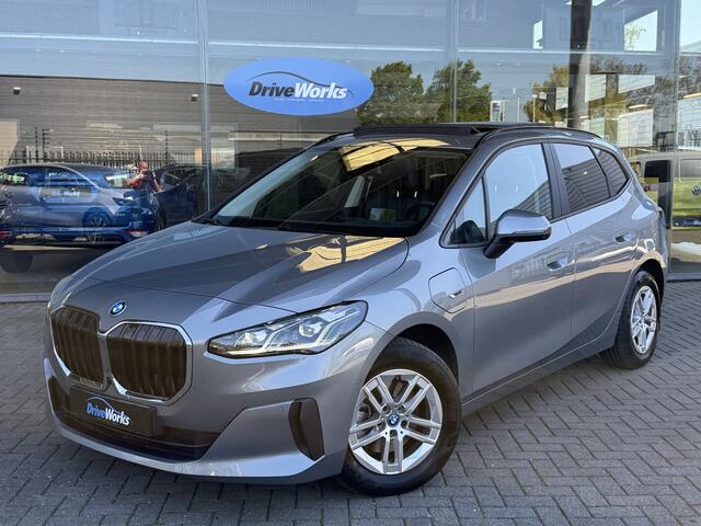 BMW 2-SERIE Active Tourer 225e xDrive | Pano | Luxery | HUD | Innovation pack | Live cockpit pro | Driving Assistant Plus -Cruise control adaptief met stop&go, file assistent-grootlichtassistent-rijstrooksensor- Interesse in een bezichtiging of proefrit, bel of app m