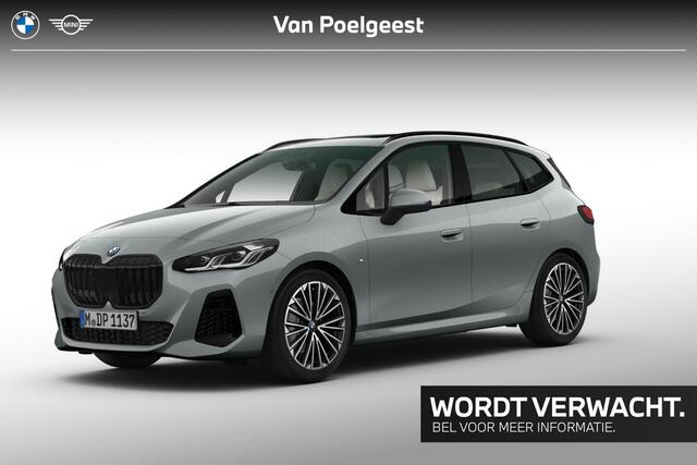 BMW 2-SERIE Active Tourer 220i | M-Sport | Stuurwielverwarming | Panoramadak | Harman/Kardon | Trekhaak | Stoelverwarming | Stoelverwarming