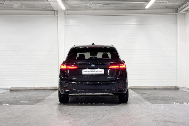 BMW 2-SERIE Active Tourer 225e xDrive | M-Sport | Travel Pack | Premium Pack | Driving Assistant | Panoramadak | Comfort Access | Trekhaak l Huisselectie